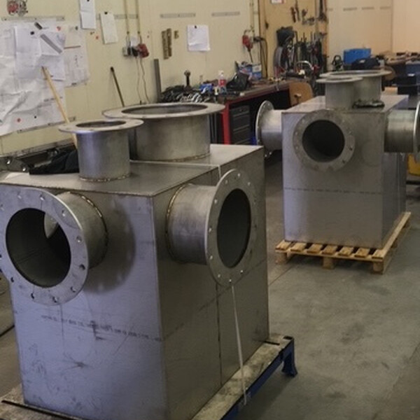 Verdeelunit voor mest met intern tussenschot – ontworpen voor betere doorstroming en stabieler oppompen.