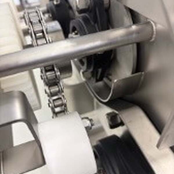 Plaatwerk- en laswerkzaamheden tijdens montage en reparatie aan de installatie