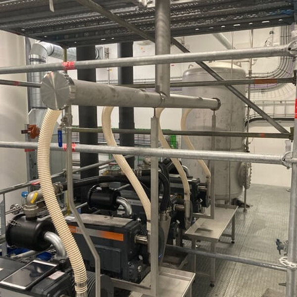 Nieuwe RVS buis/leidingwerk voor de afzuiging, aan beide uiteinden lasbaar en reinigbaar