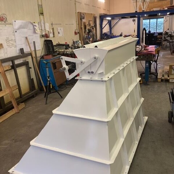 Nieuwe mechanische klep onder stortbunker