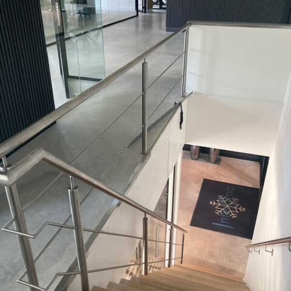 RVS staanders met buislaser-gaten voor nauwkeurige uitlijning tijdens montage.